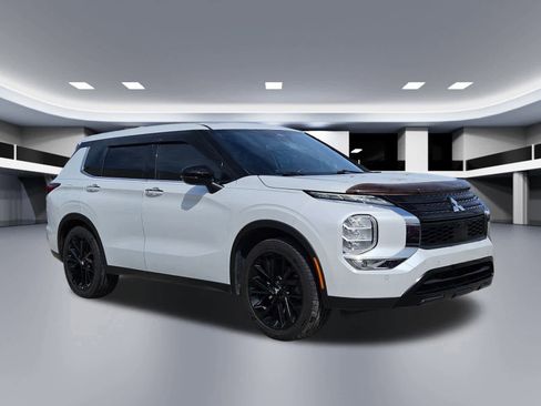 Used 2022 Mitsubishi Outlander SE image 8