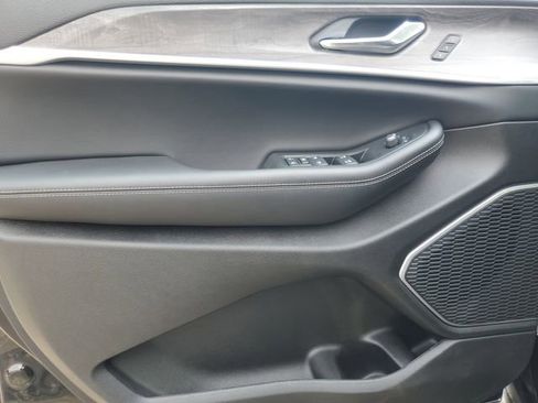 Used 2025 Jeep Grand Cherokee Limited 4xe image 10