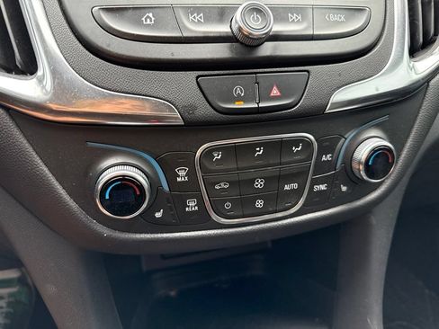 Used 2022 Chevrolet Equinox LT AWD/4WD image 16