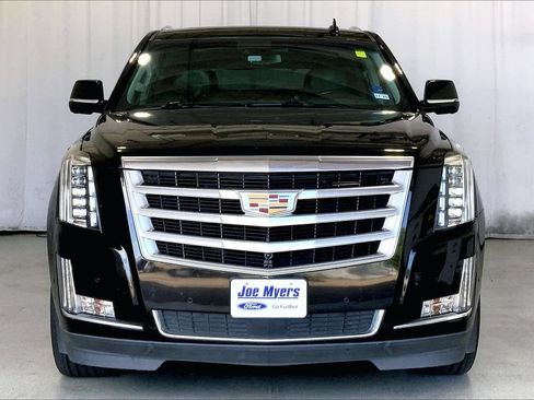 Used 2019 Cadillac Escalade Premium Luxury RWD image 3