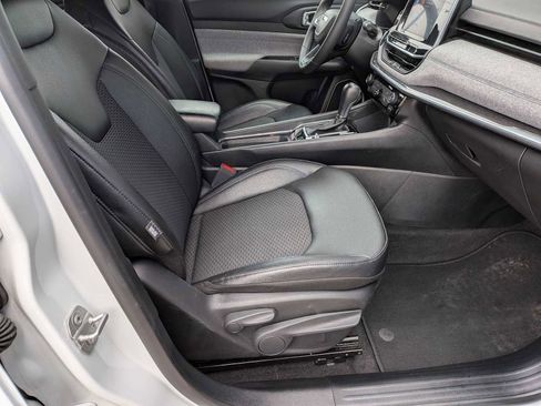 Used 2025 Jeep Compass Latitude image 17