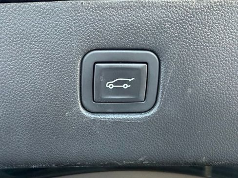 Used 2020 Chevrolet Blazer LT FWD image 11