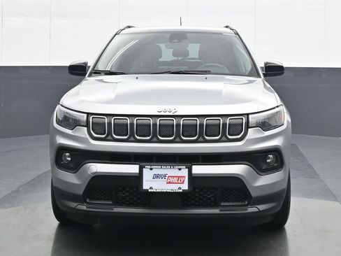 Used 2022 Jeep Compass Latitude image 1