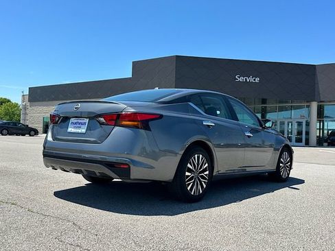 Used 2025 Nissan Altima 2.5 SV FWD image 6