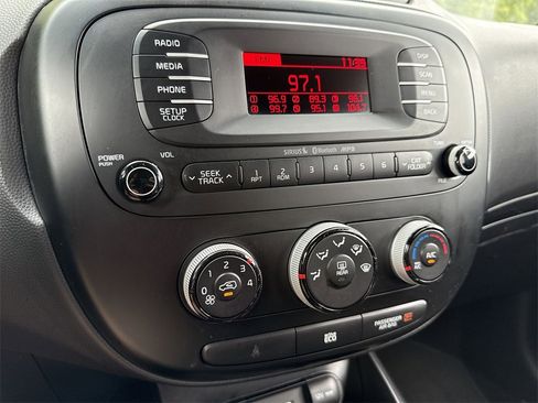 Used 2016 Kia Soul image 16