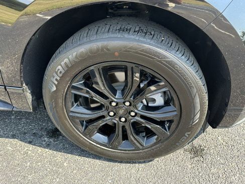 Used 2024 Ford Edge SE w/ Black Appearance Package image 3