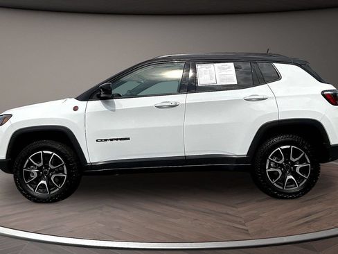 Used 2025 Jeep Compass Trailhawk AWD/4WD image 7