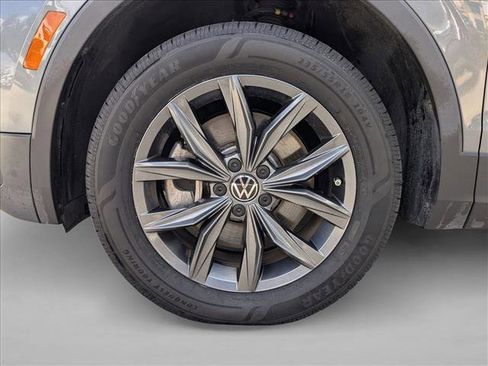 Used 2022 Volkswagen Tiguan SE image 21
