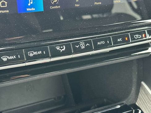 Used 2023 Jeep Wagoneer Series III w/ Convenience Group I AWD/4WD image 27
