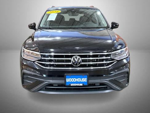 Used 2024 Volkswagen Tiguan SE AWD/4WD image 2