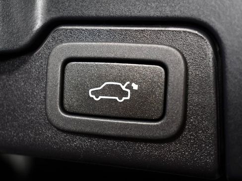 Used 2019 Land Rover Range Rover Evoque SE Premium image 13