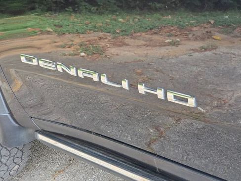 Used 2024 GMC Sierra 2500 Denali w/ Denali Reserve Package AWD/4WD image 11