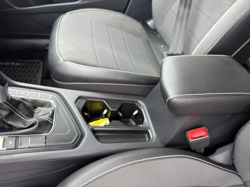 Used 2022 Volkswagen Taos SE image 27