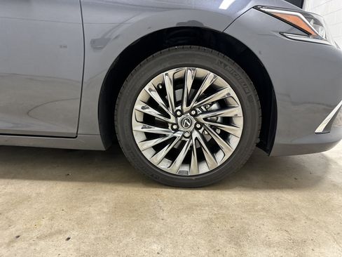 Certified 2025 Lexus ES 350 w/ Accessory Package (Z2) FWD image 13