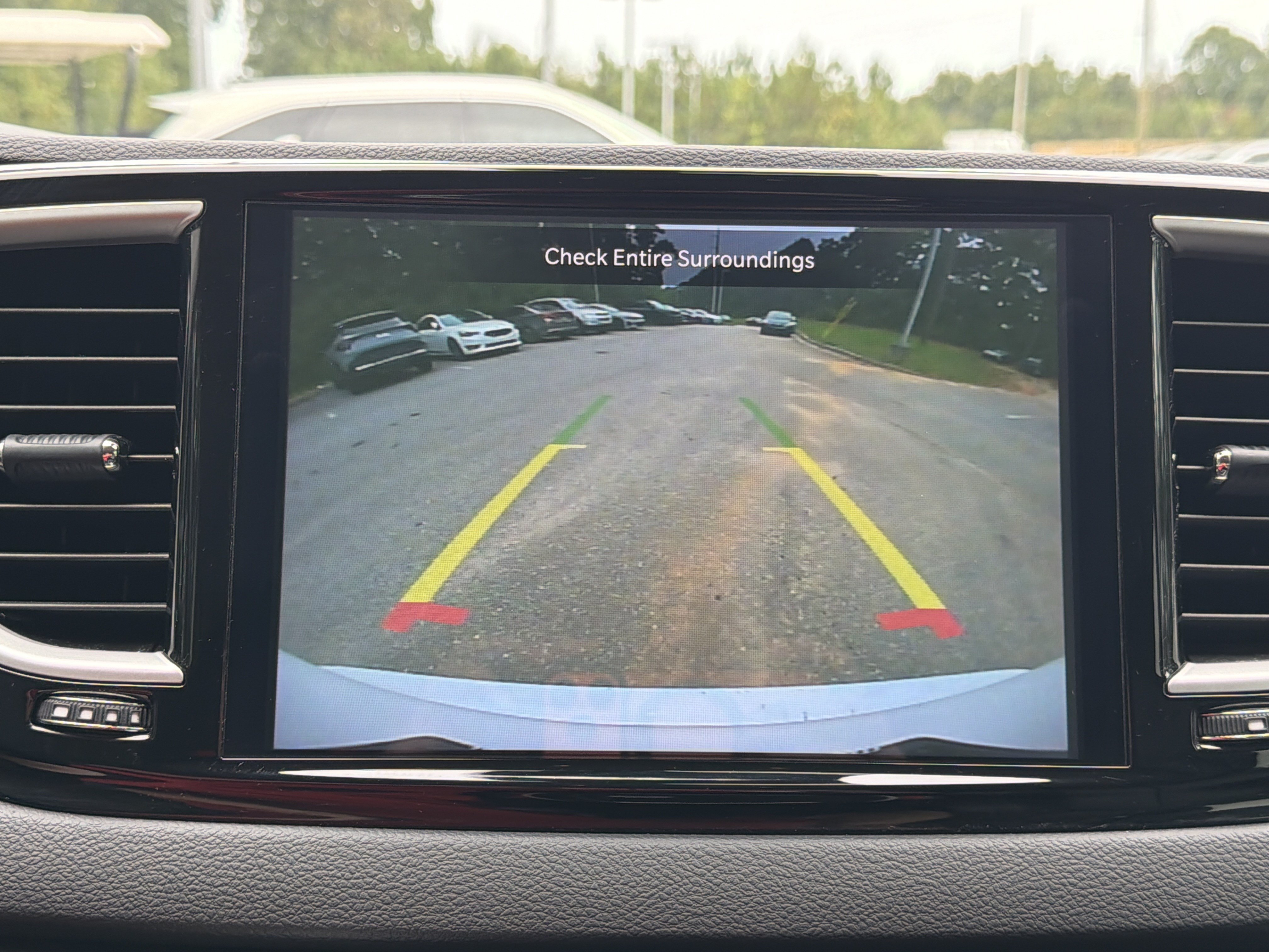 Used 2024 Chrysler Pacifica Touring-L FWD image 5