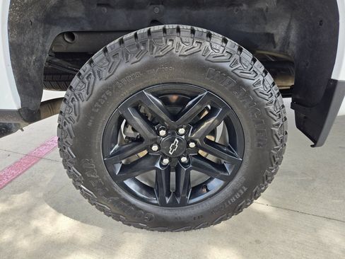 Certified 2025 Chevrolet Silverado 1500 Custom Trail Boss w/ Dark Appearance Package AWD/4WD image 25