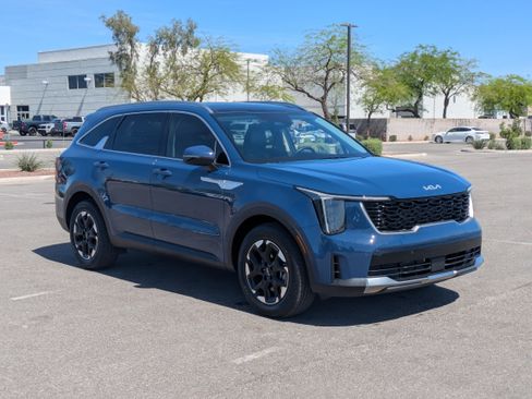Certified 2025 Kia Sorento S w/ Panoramic Sunroof Package image 7