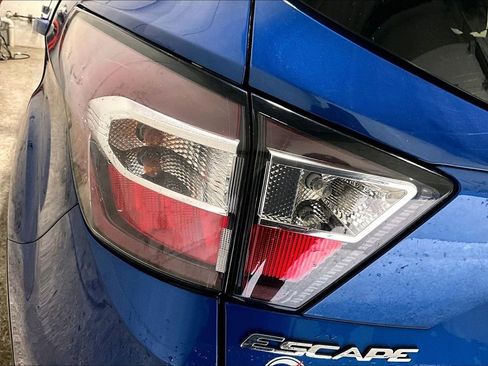 Used 2017 Ford Escape SE w/ Equipment Group 201A image 23