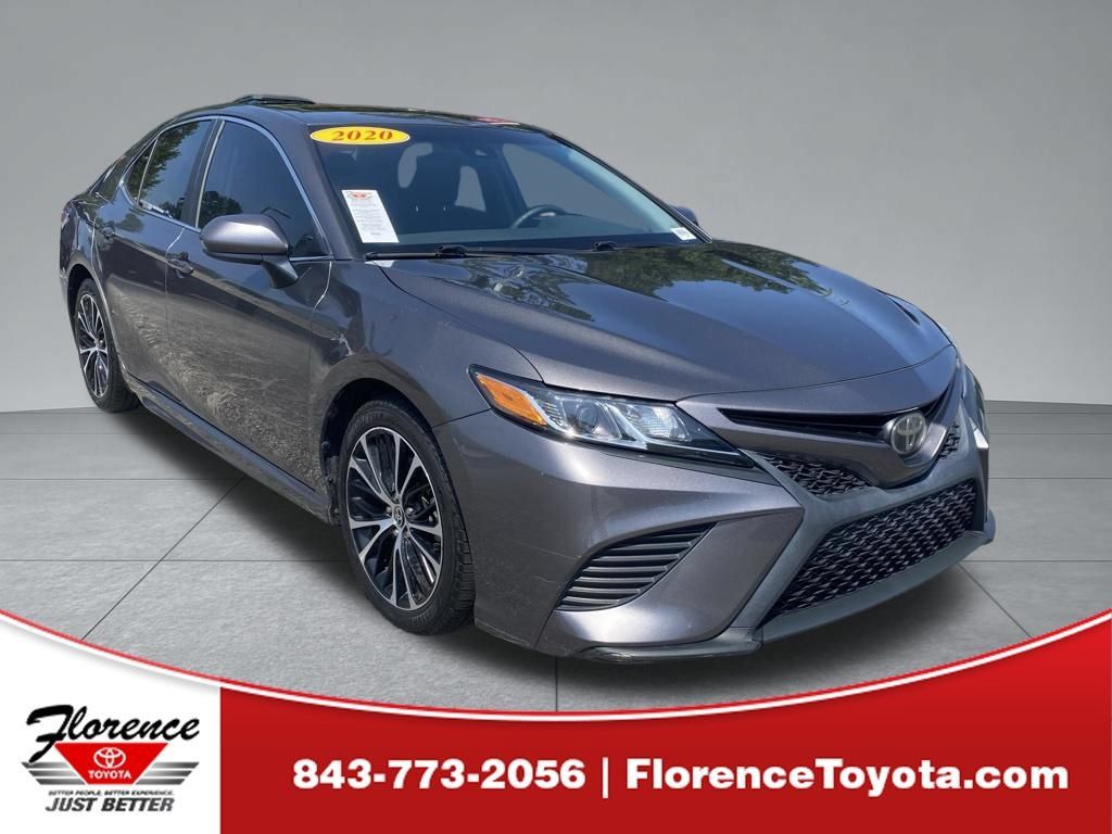 Used 2020 Toyota Camry SE FWD image 1
