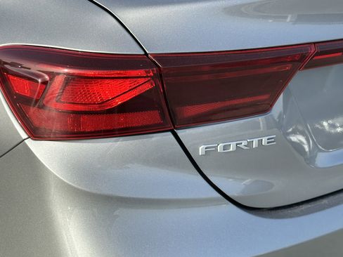 Used 2023 Kia Forte LXS w/ LXS Technology Package image 19