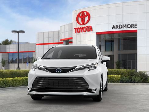 New 2025 Toyota Sienna Limited image 38