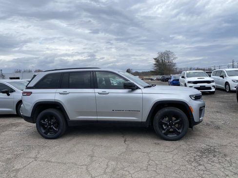 New 2026 Jeep Grand Cherokee Limited image 2
