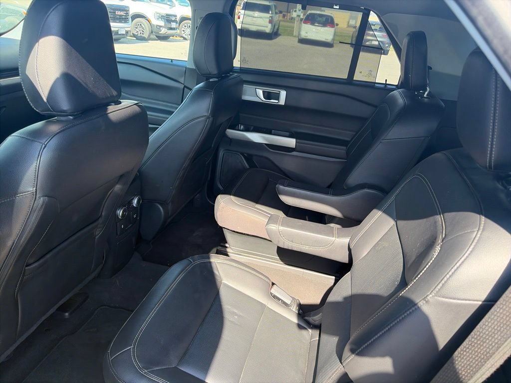 Used 2023 Ford Explorer Limited w/ Equipment Group 301A AWD/4WD image 11