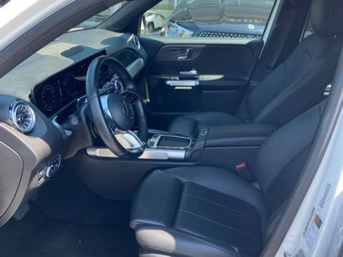 Used 2025 Mercedes-Benz GLB 250 4MATIC image 5
