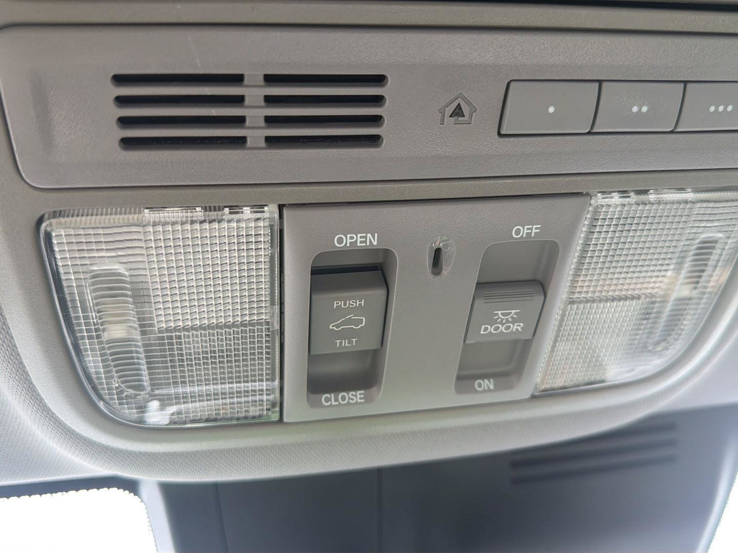 Used 2018 Honda CR-V Touring image 13