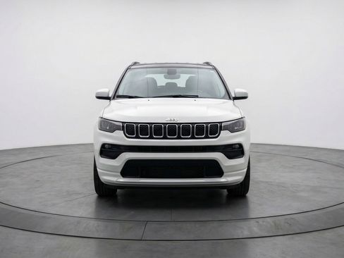 Used 2025 Jeep Compass Limited image 2