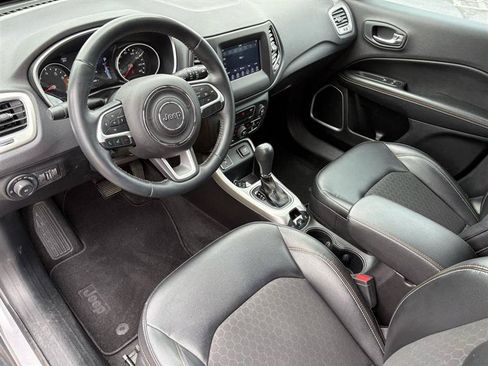 Used 2018 Jeep Compass Latitude w/ Popular Equipment Group FWD image 12
