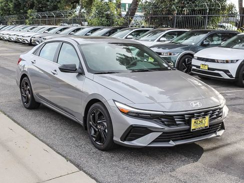 New 2026 Hyundai Elantra SEL Sport FWD image 3