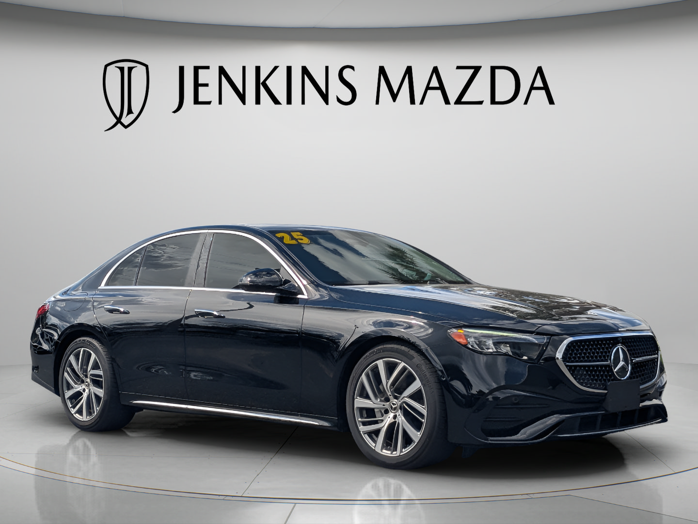 Used 2025 Mercedes-Benz E 350 4MATIC Sedan image 2