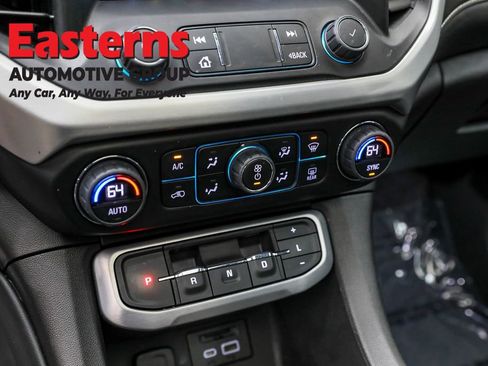 Used 2022 GMC Acadia SLT w/ Technology Package image 20