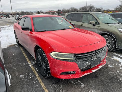 Used 2019 Dodge Charger SXT w/ Plus Group image 2