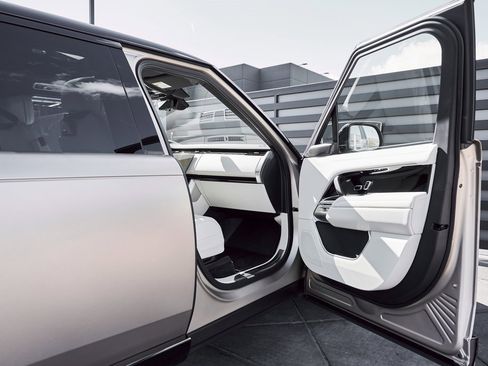 Used 2026 Land Rover Range Rover Long Wheelbase SE image 21