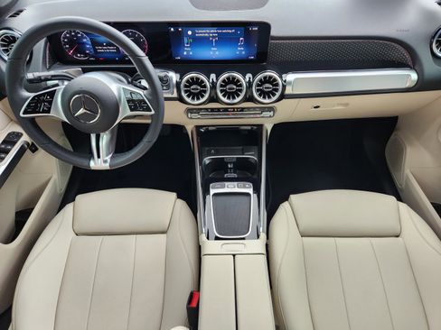 Used 2025 Mercedes-Benz GLB 250 image 17