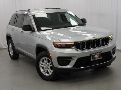 Certified 2022 Jeep Grand Cherokee Laredo w/ Luxury Tech Group I AWD/4WD image 10