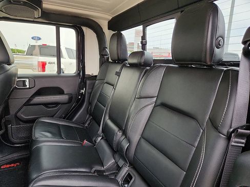 Used 2020 Jeep Gladiator Overland AWD/4WD image 5