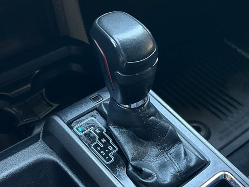 Used 2018 Toyota Tacoma TRD Sport AWD/4WD image 26
