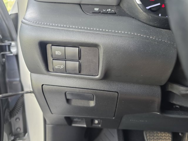 Used 2022 Toyota Highlander XLE FWD image 27