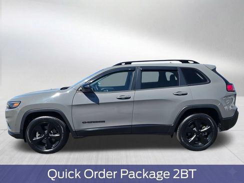 Used 2023 Jeep Cherokee Altitude Lux w/ Elite Group AWD/4WD image 3