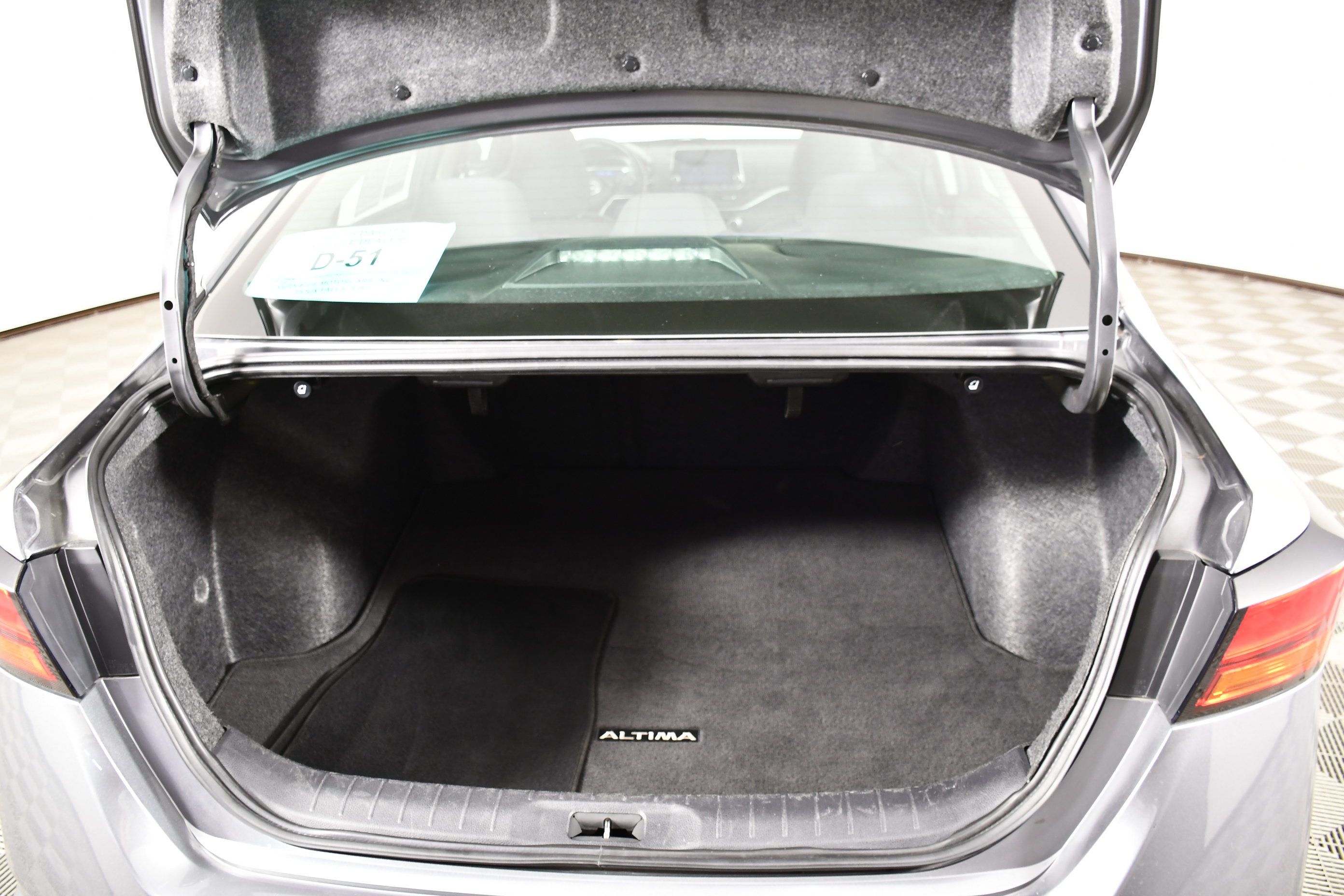 Used 2024 Nissan Altima 2.5 SV FWD image 48