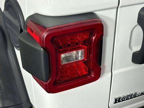 Used 2020 Jeep Wrangler Rubicon w/ Uconnect 4C Nav & Sound Group image 31