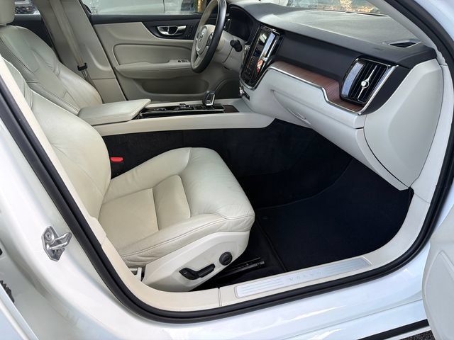 Used 2022 Volvo S60 B5 Momentum w/ Climate Package FWD image 13