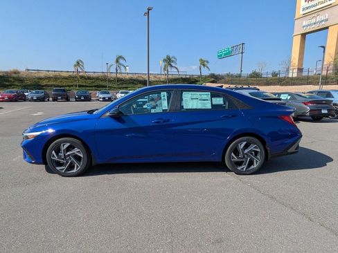 New 2025 Hyundai Elantra SEL image 3