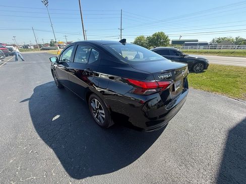 Used 2021 Nissan Versa SV image 5