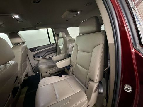 Used 2018 Chevrolet Suburban LT image 25