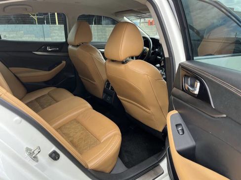 Used 2018 Nissan Maxima SR image 11