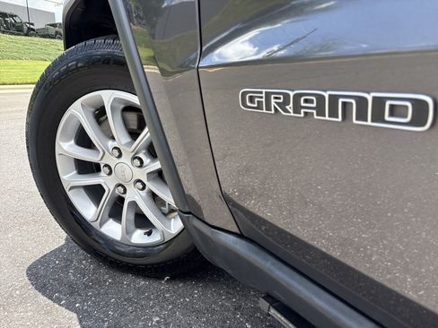 Certified 2021 Jeep Grand Cherokee Laredo AWD/4WD image 11